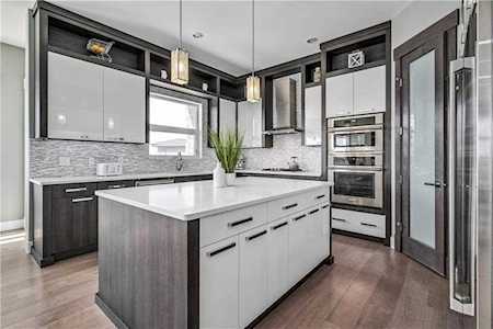 123 Aspen Summit View SW Calgary, AB T3H 0V8