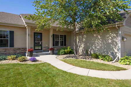1346 Bluebird Dr Oconomowoc, WI 53066-2393