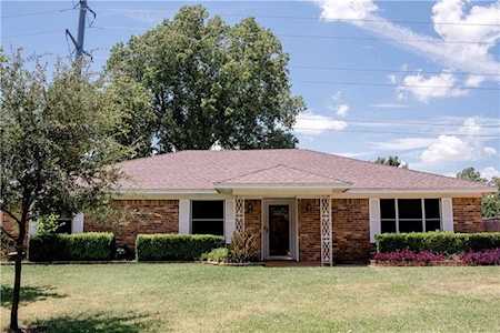 2837 Summerdale Drive Hurst, TX 76054