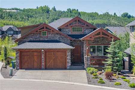 246 Crestridge Place SW Calgary, AB T3B 5Z2