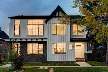 414 19 Avenue NE Calgary, AB T2E 1P3