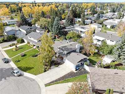 92 Mapleburn Drive SE Calgary, AB T2J 1Y6