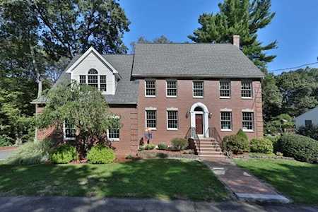51 Sanborn Ln Reading, MA 01867
