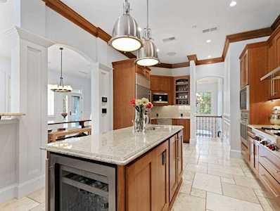 221 Victory Rd #221 Quincy, MA 02171