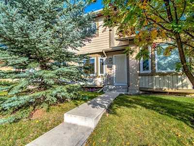 128 Deerfield Terrace SE Calgary, AB T2J 6V3