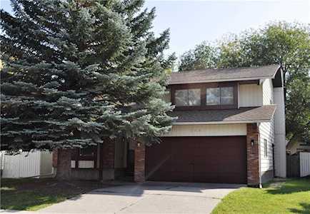 319 Woodside Circle SW Calgary, AB T2W 3K2