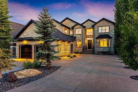 36 Aspen Ridge Bay SW Calgary, AB T3H 5M3