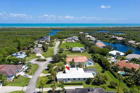 8240 SE Pilots Cove Terrace Hobe Sound, FL 33455