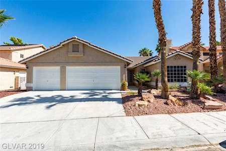 2504 Goldenmoon St Las Vegas, NV 89108