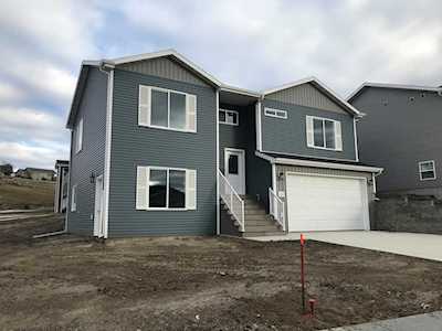 2404 SE Macedonia Ave Mandan, ND 58554