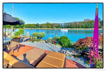 818 Shoshone Dr La Conner, WA 98257