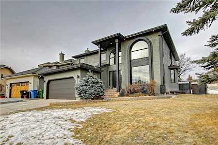 404 Scandia Bay NW Calgary, AB T3L 1H9