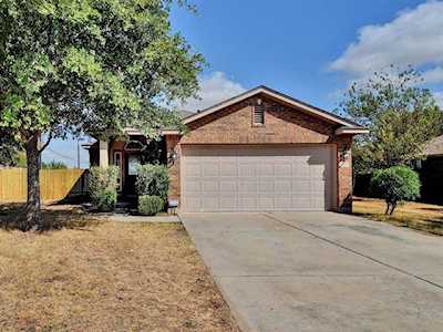 1109 Brook Dr Leander, TX 78641