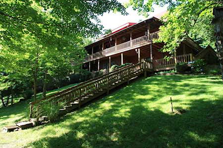 1044 Lake Of The Woods Hardinsburg, KY 40143