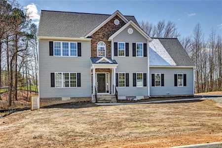 8113 Canberra Dr North Chesterfield, VA 23237