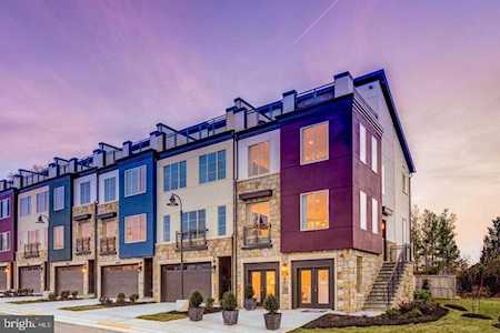 2869 Lowen Valley Rd Alexandria, VA 22303