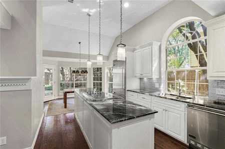 1912 Waterford Drive Grapevine, TX 76051