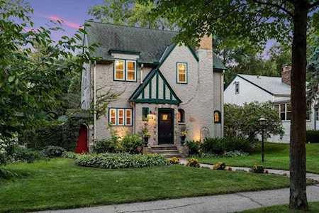 25 Rustic Lodge E Minneapolis, MN 55419