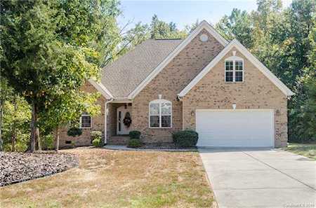 6017 Albiza Dr Harrisburg, NC 28075