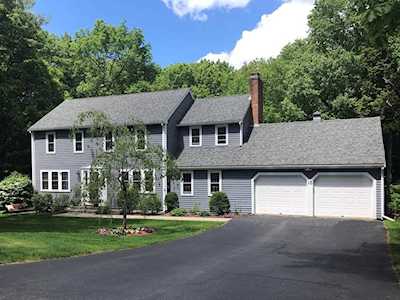 16 Lancelot Dr Paxton, MA 01612