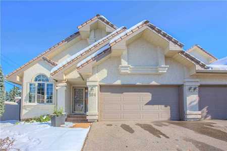104 Palisbriar Park SW Calgary, AB T2V 5H5
