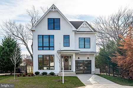 908 21st St S Arlington, VA 22202