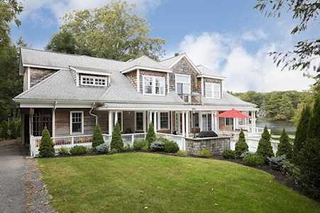 107 Dudley Rd Wayland, MA 01778