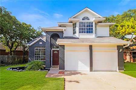 8200 Nairn Dr Austin, TX 78749