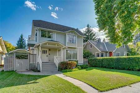 109 Superior Avenue SW Calgary, AB T3C 2H8