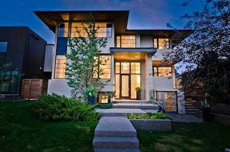3630 10 Street SW Calgary, AB T2T 3H8