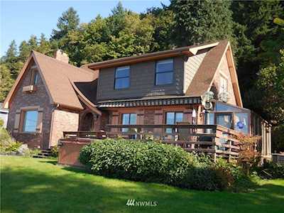 2305 Beach Dr E Port Orchard, WA 98366