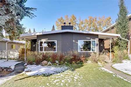 728 & 728A 54 Avenue SW Calgary, AB T2V 0E1