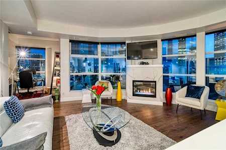 205 Riverfront Avenue SW #1005 Calgary, AB T2P 5K4