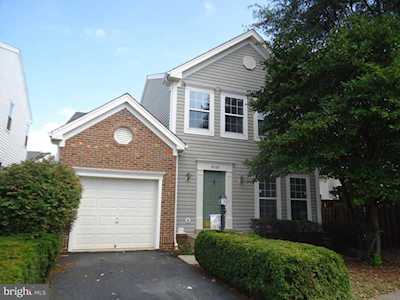6866 Hollow Glen Ct Gainesville, VA 20155