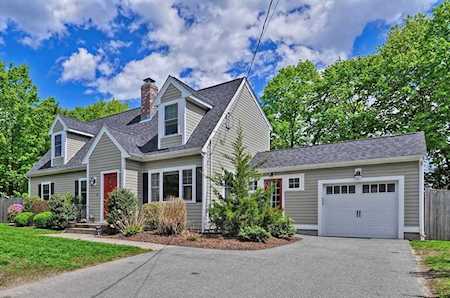 10 Pleasant Ct Medfield, MA 02052