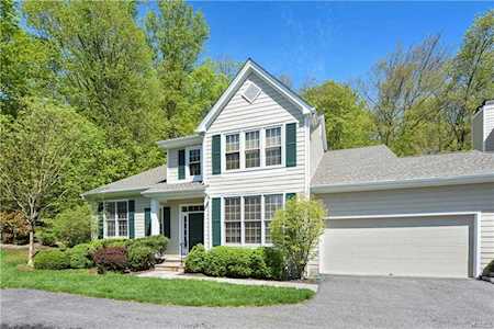 92 Summitwood Ln New Castle, NY 10549