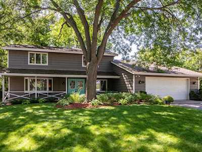 1424 Crest Drive Chaska, MN 55318