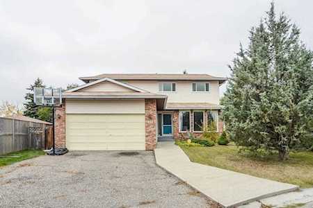 124 Woodside Bay SW Calgary, AB t2w 3k8