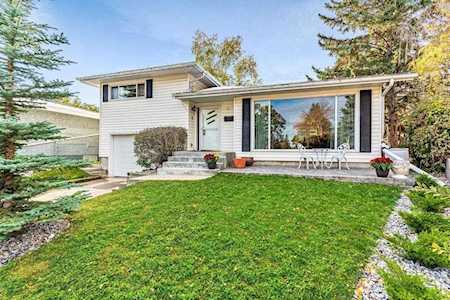 32 Kendall Place SW Calgary, AB t2v 2j5