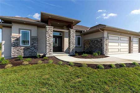 2430 Riverview Dr Riverside, MO 64150