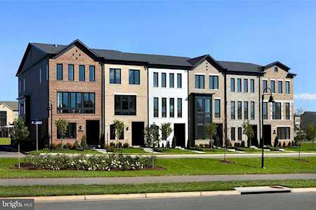 20380 Roslindale Dr Ashburn, VA 20147