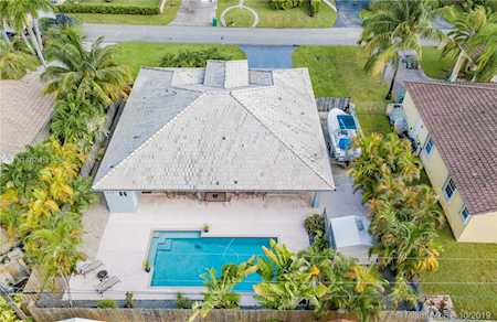 9960 NW 27th Ter Doral, FL 33172