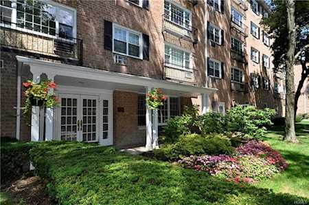 3 Consulate Dr #4M Eastchester, NY 10707