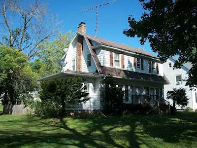 609 W Edgewater St Portage, WI 53901