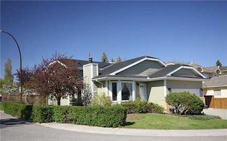 68 Woodhaven Road SW Calgary, AB T2W 5P5