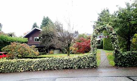 2065 Westdean Crescent West Vancouver, BC V7V 4A1