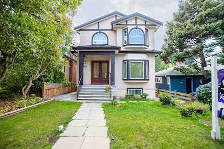 4628 W 15th Avenue Vancouver, BC V6R 3B6