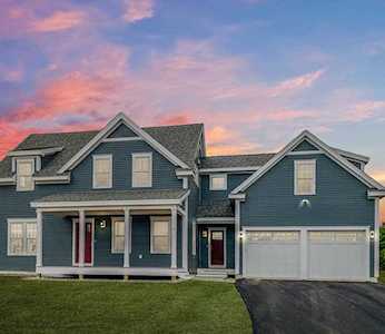 17 Duffy Dr Newburyport, MA 01950