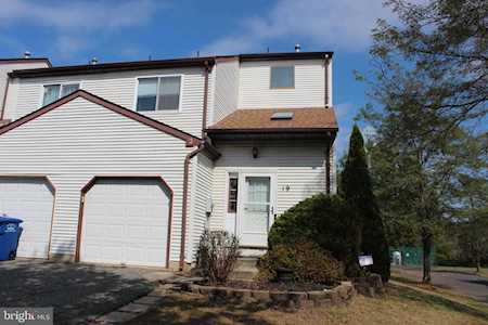 19 Bayleaf Dr Lumberton, NJ 08048