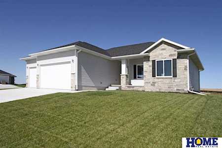 1426 E 9th St Hickman, NE 68372